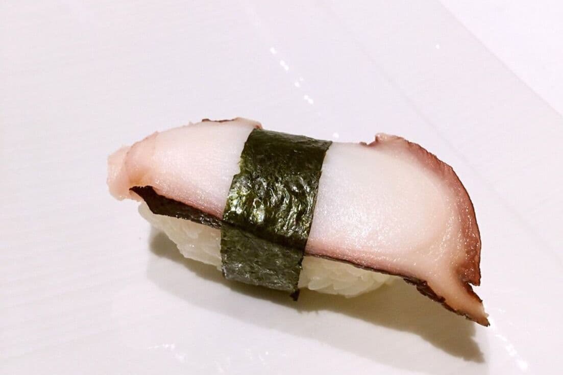 S08. Octopus Sushi (2 pcs)