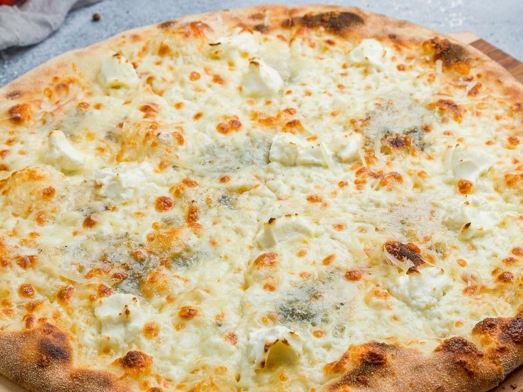 4 Formaggi Pizza (Medium)
