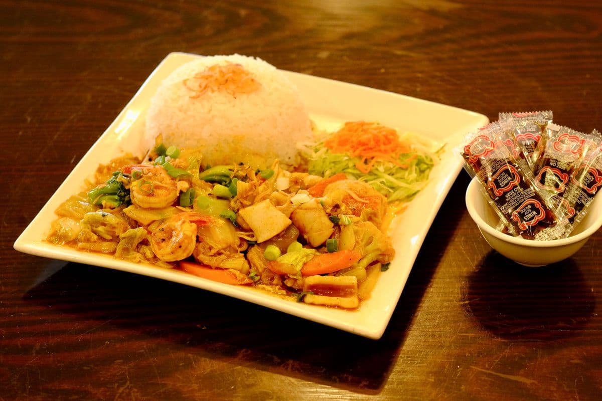 70. Seafood Curry Stir Fry / HẢI SẢN XÀO LĂN