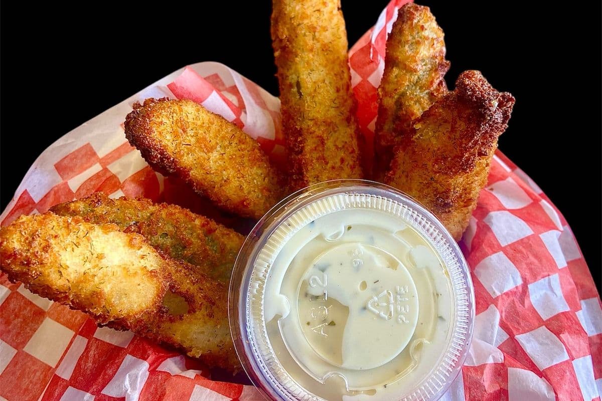 Deep Fried Pickles (6 pcs) w/ Ranch Dressing