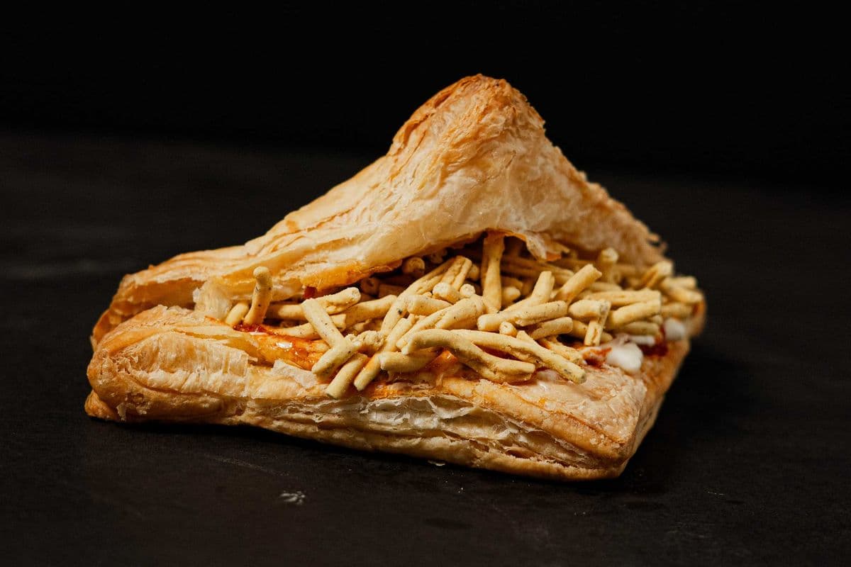 Sev Malai Garlic Puff