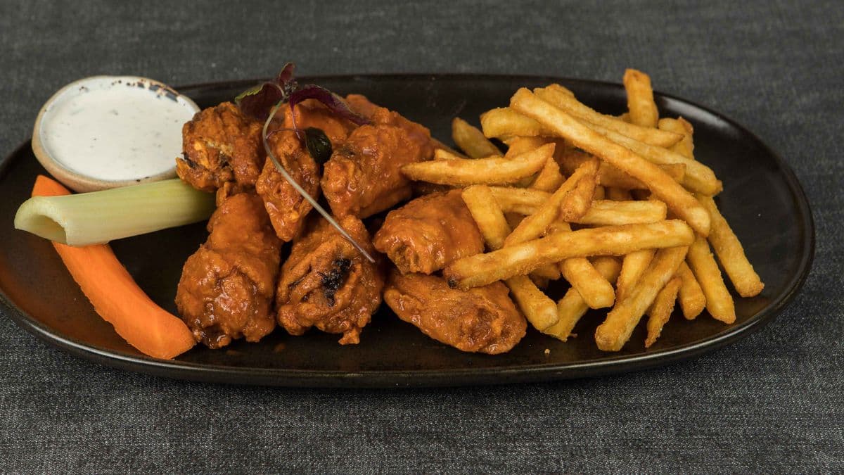 Wings (1 lb), Fries, and Dip