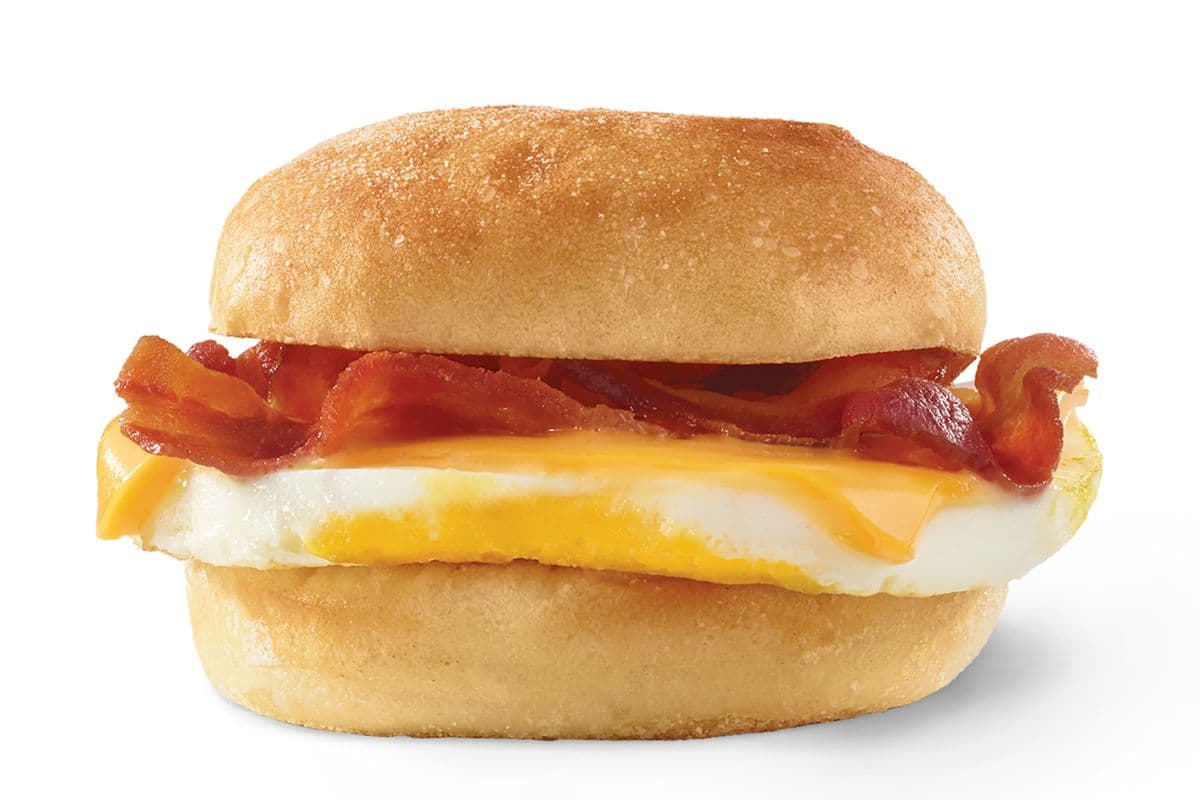 Sandwich classique avec bacon, œuf et fromage / Classic Bacon, Egg, and Cheese Sandwich (Cals: 340)
