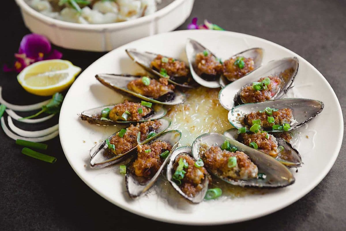 38. Steamed Mussel with Garlic
