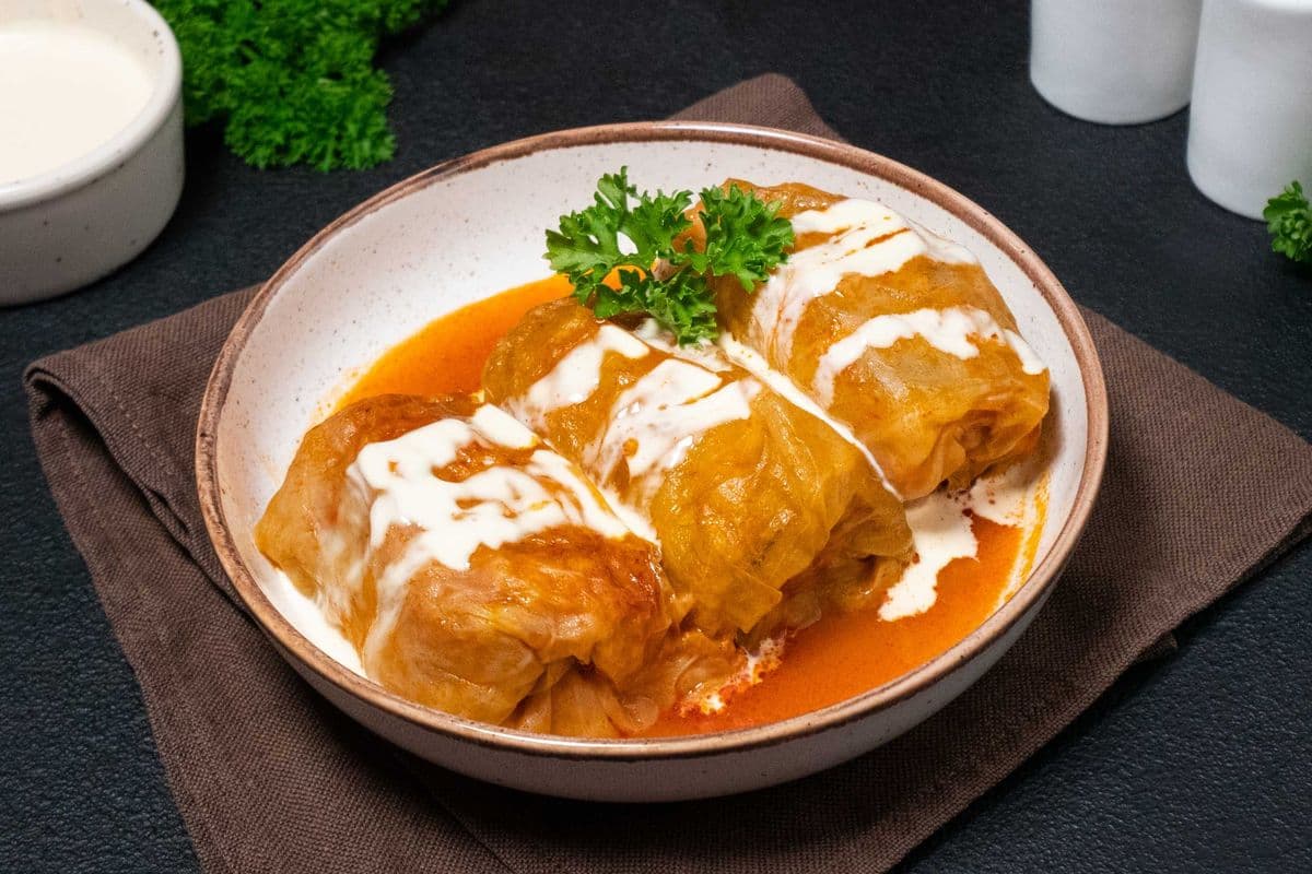 FROZEN Pork cabbage rolls with tomato vegetable sauce 2lb (1kg)