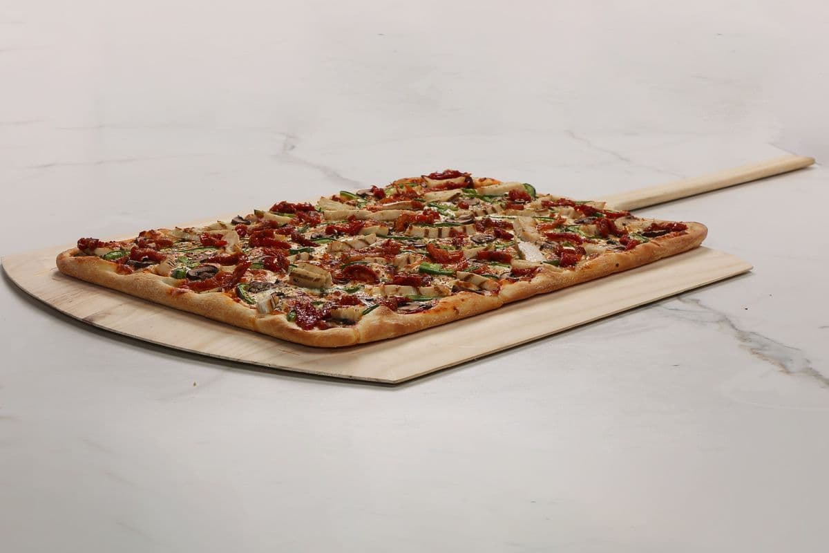 21'' x 15'' Party Rosemary Chicken Gourmet Pizza (24 Slices)