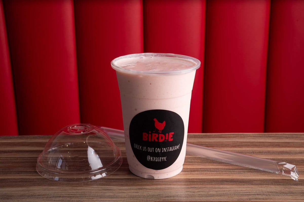 Strawberry Milkshake (16oz)