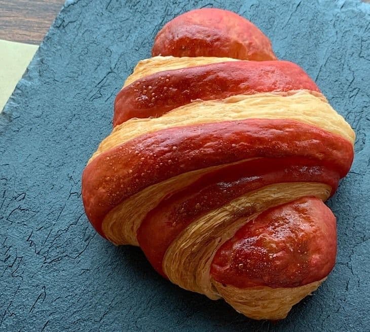 19. Strawberry Croissant 草莓可颂