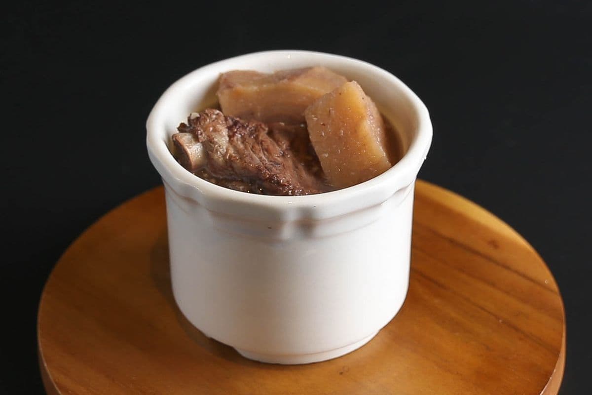 Kudzu Root Pork Bone Soup 老火粉葛豬骨湯