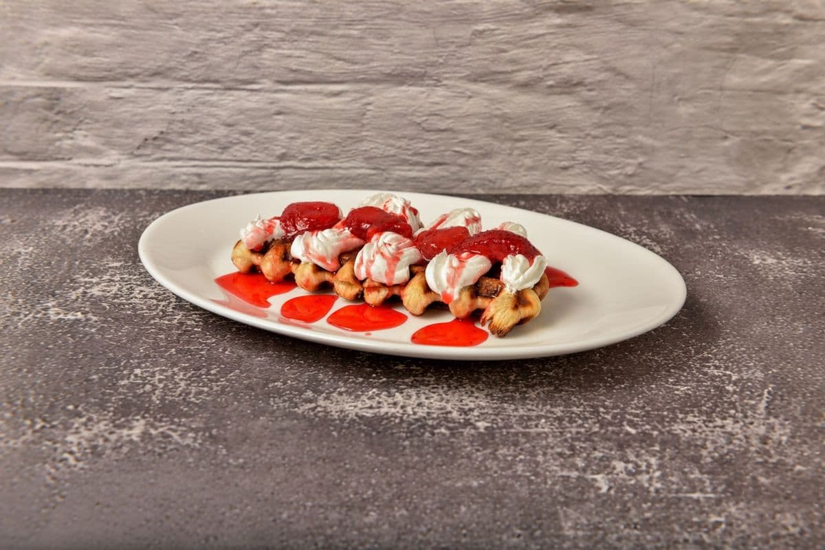 Croffle Strawberry and Cream