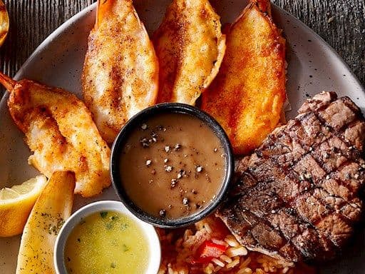 Filet mignon et crevettes papillon / Filet Mignon & Butterfly Shrimp