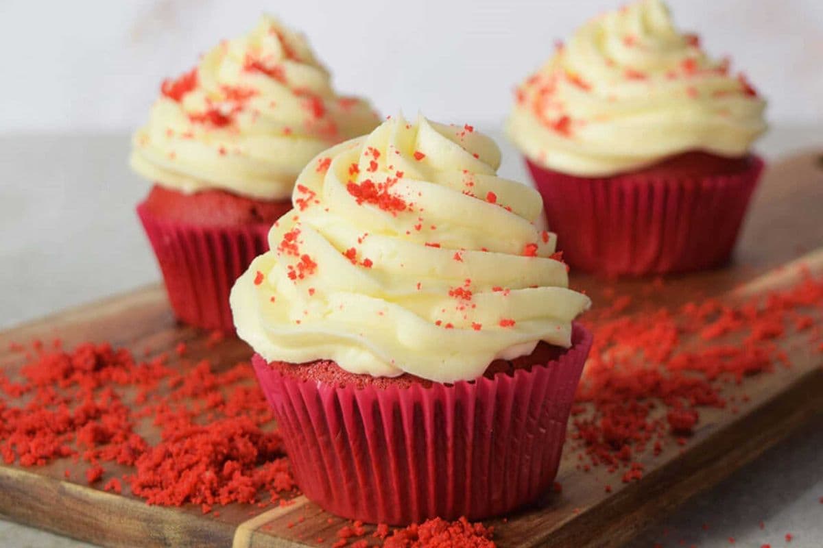 Red Velvet Cupcakes (4 pcs)
