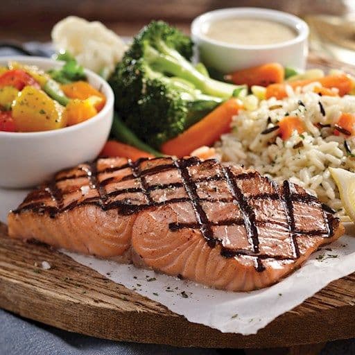 Grilled Atlantic Salmon / Saumon de l'Atlantique grillé