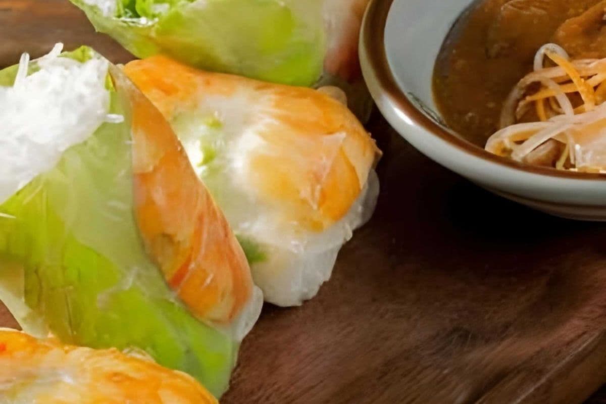 S08.1 - Shrimp and Char Siu Pork (Gỏi Cuốn Tôm và Thịt Xá Xíu) - (2 pcs)