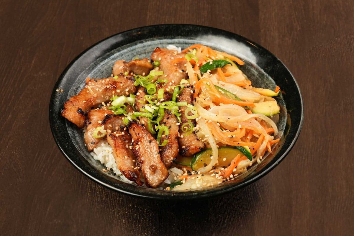 Ud12a Grilled Pork Jowl Meat on Rice / 炭烧猪颈肉盖饭