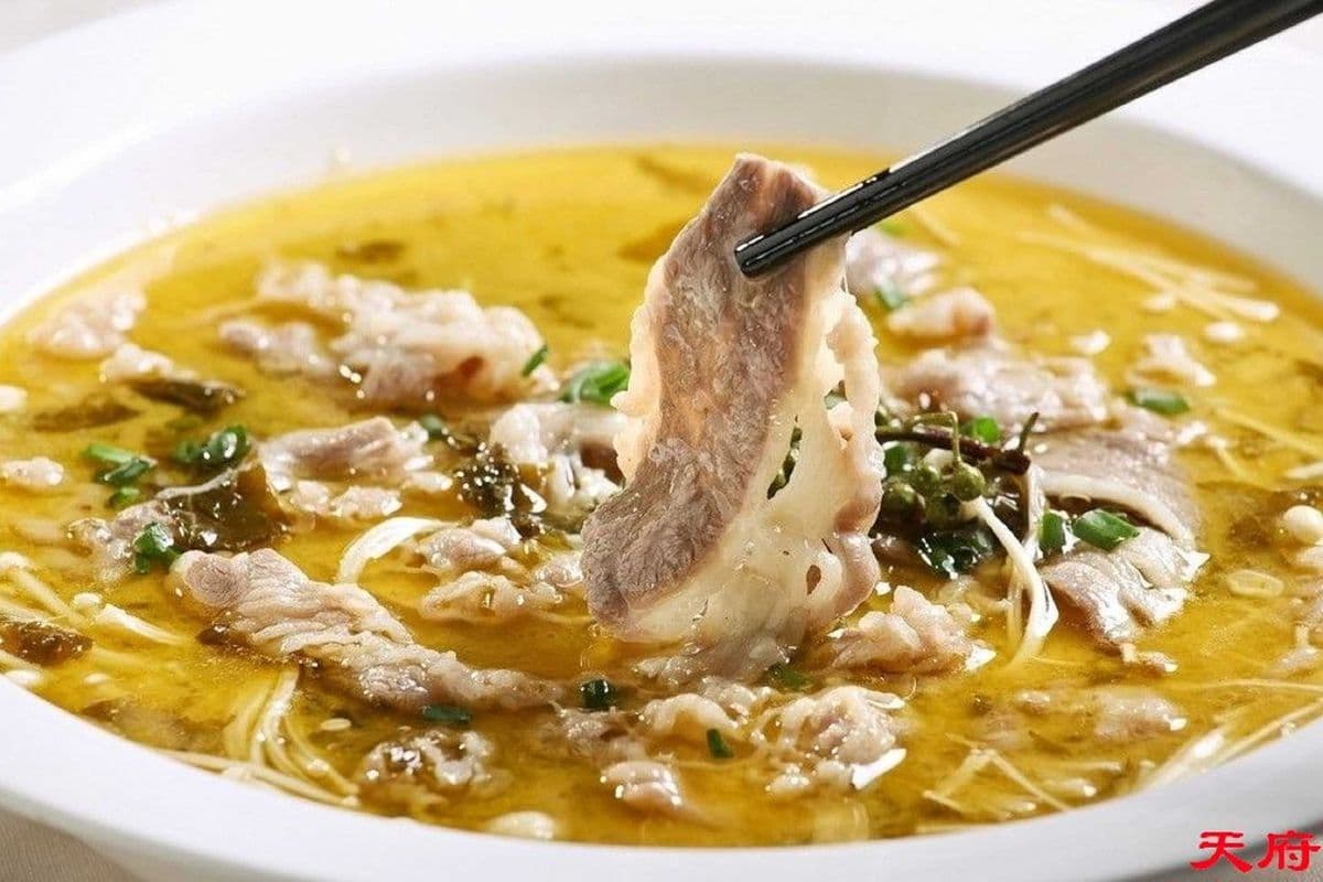 T18. Sliced Beef with Sour and Spicy Soup