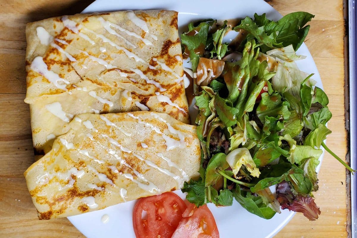 Moscou Crepe - Épinards, purée de pommes de terre, champignons crémeux et persil