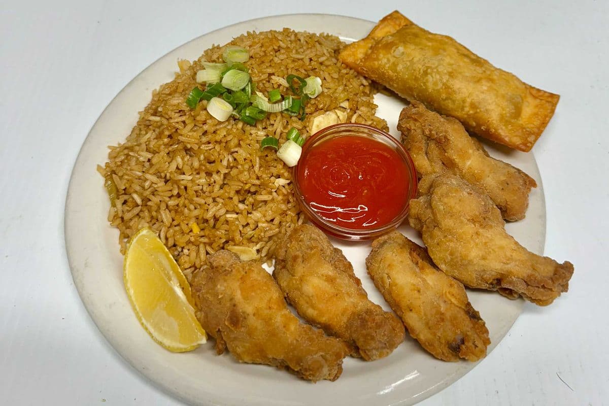 Daily special 1 (chicken fried rice, 5 bonbon chicken wings, 1 egg roll) + sauce