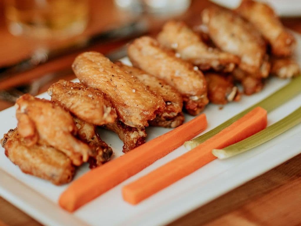 16 Ailes de poulet SEL/POIVRE / 16 SALT/PEPER Chicken Wings