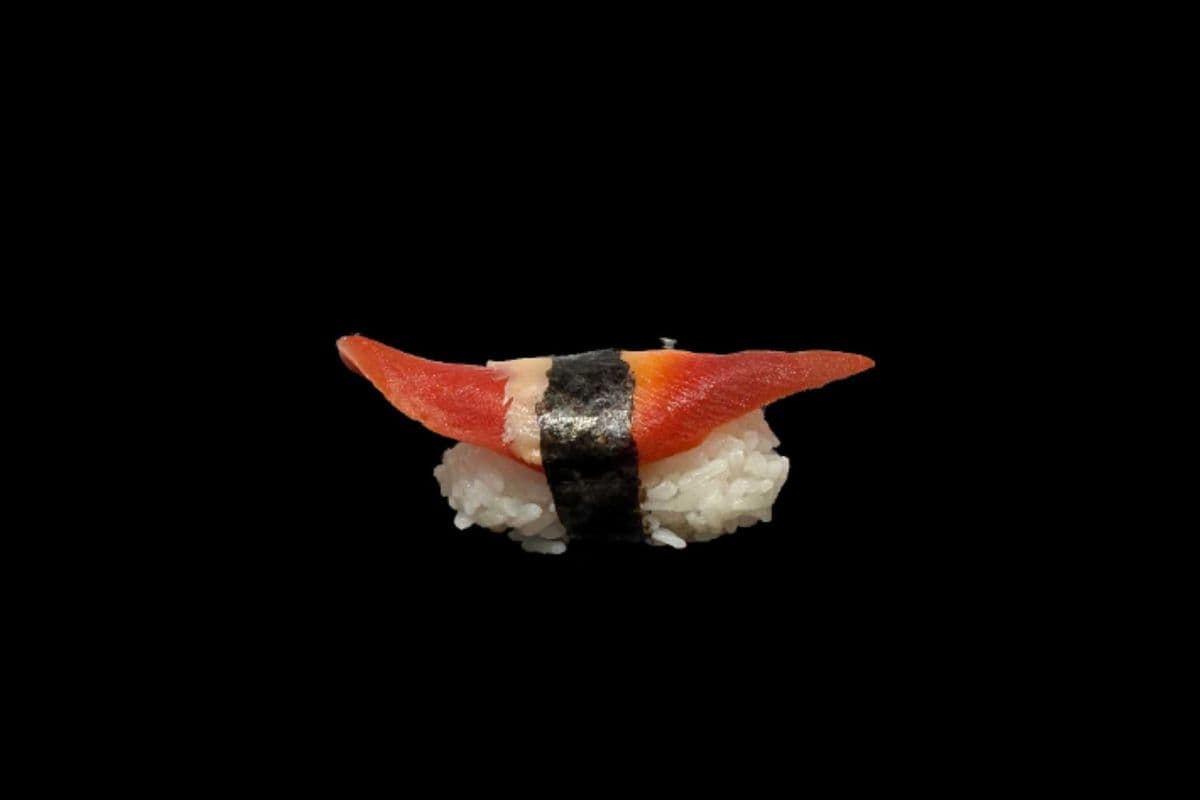 Hokkigai Nigiri (1 Pc)