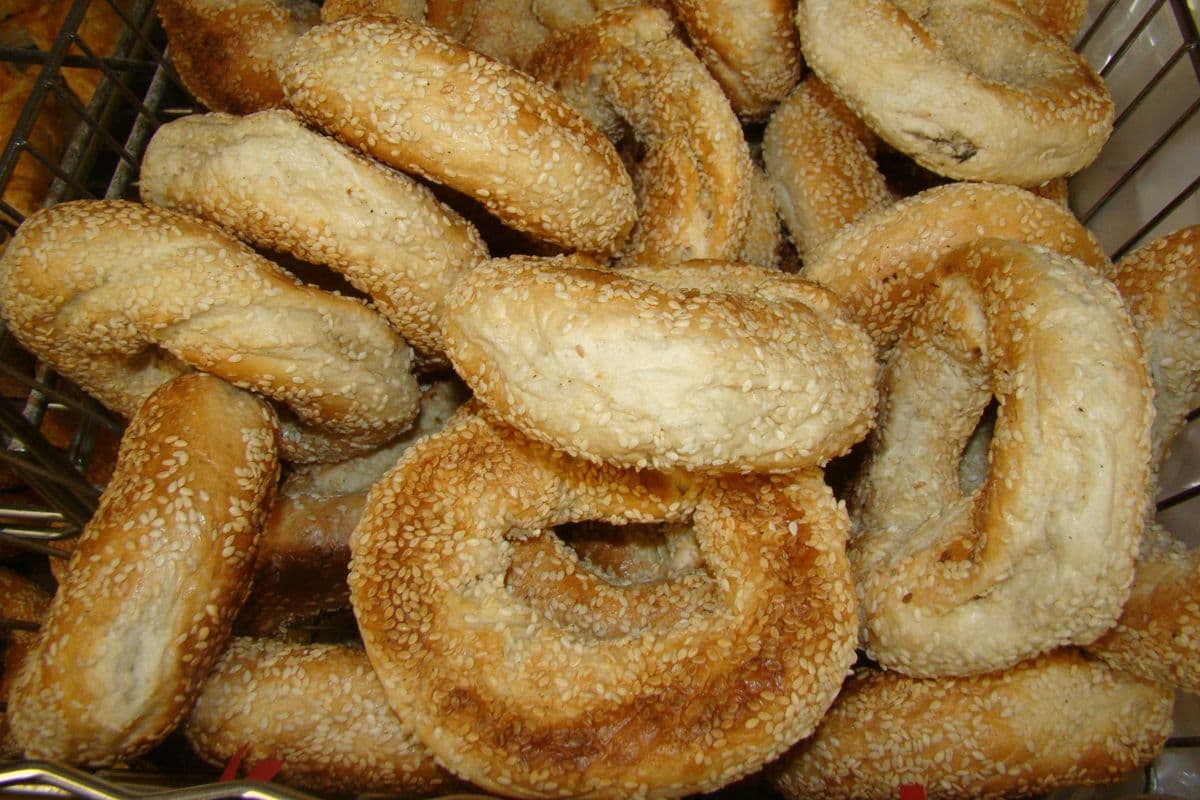 St. Viateur bagel aux graines de sésame / Saint Viateur sesame seed bagel