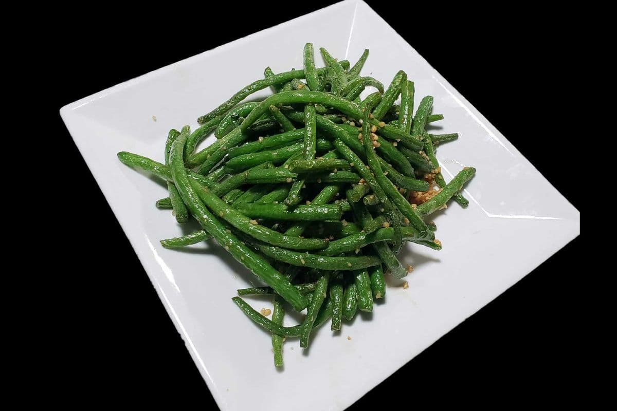 V11. Garlic String Beans