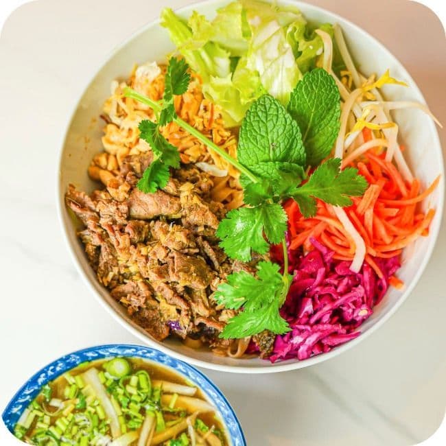 M2. Pho mixte au boeuf sauté à la citronnelle