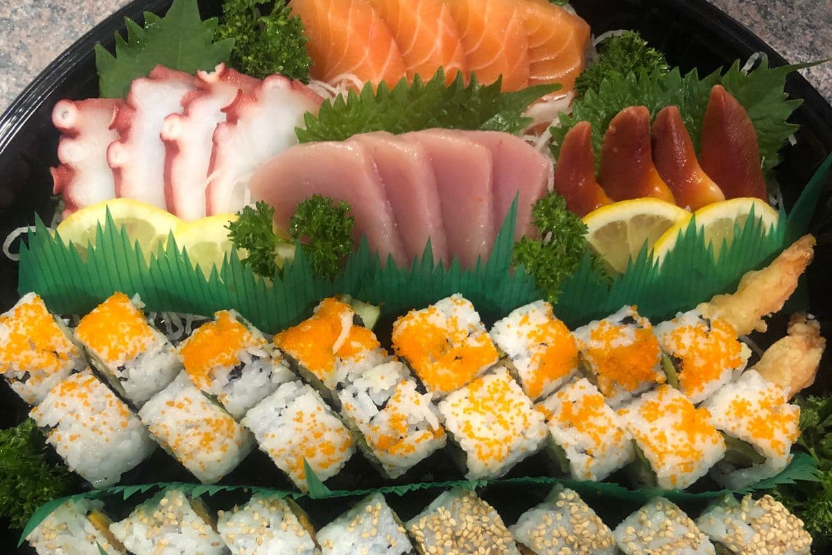 208. Sashimi and Sushi Tray (56 pcs)