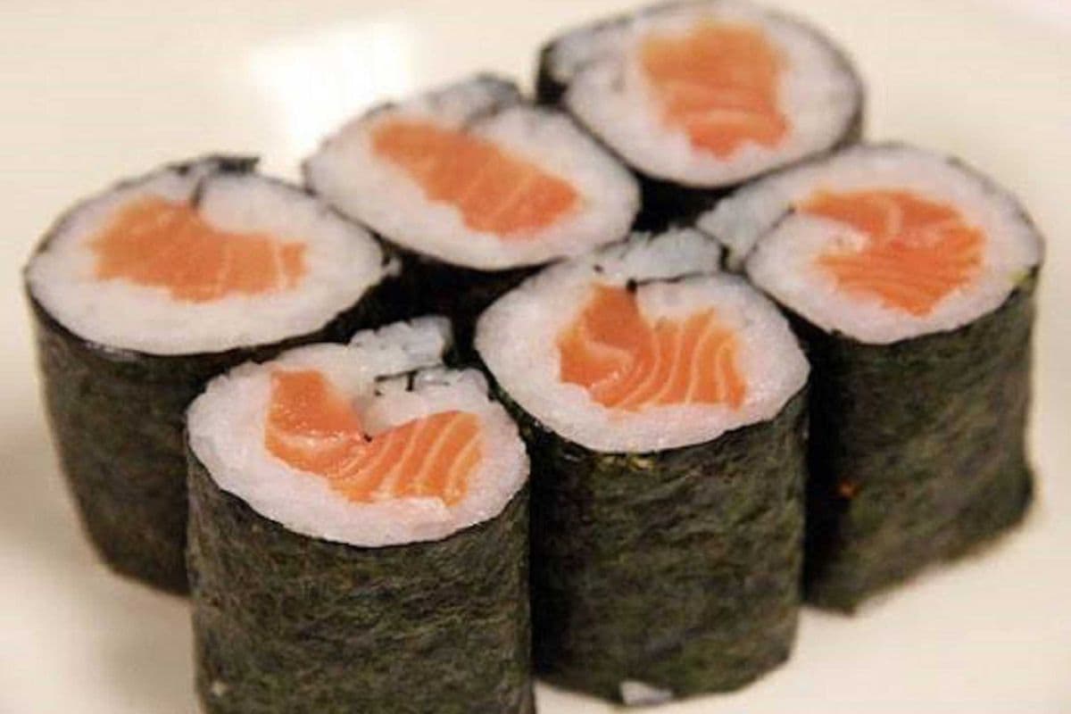 Salmon Roll (6 pcs)