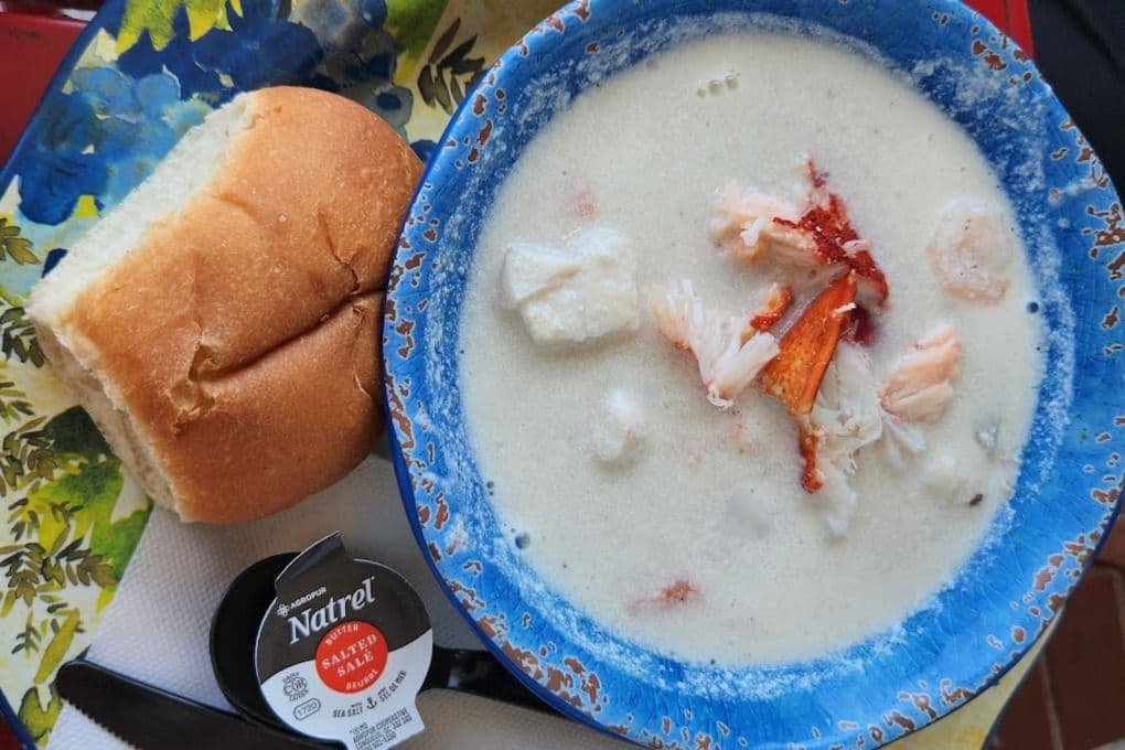Seafood Chowder (Roll Only)