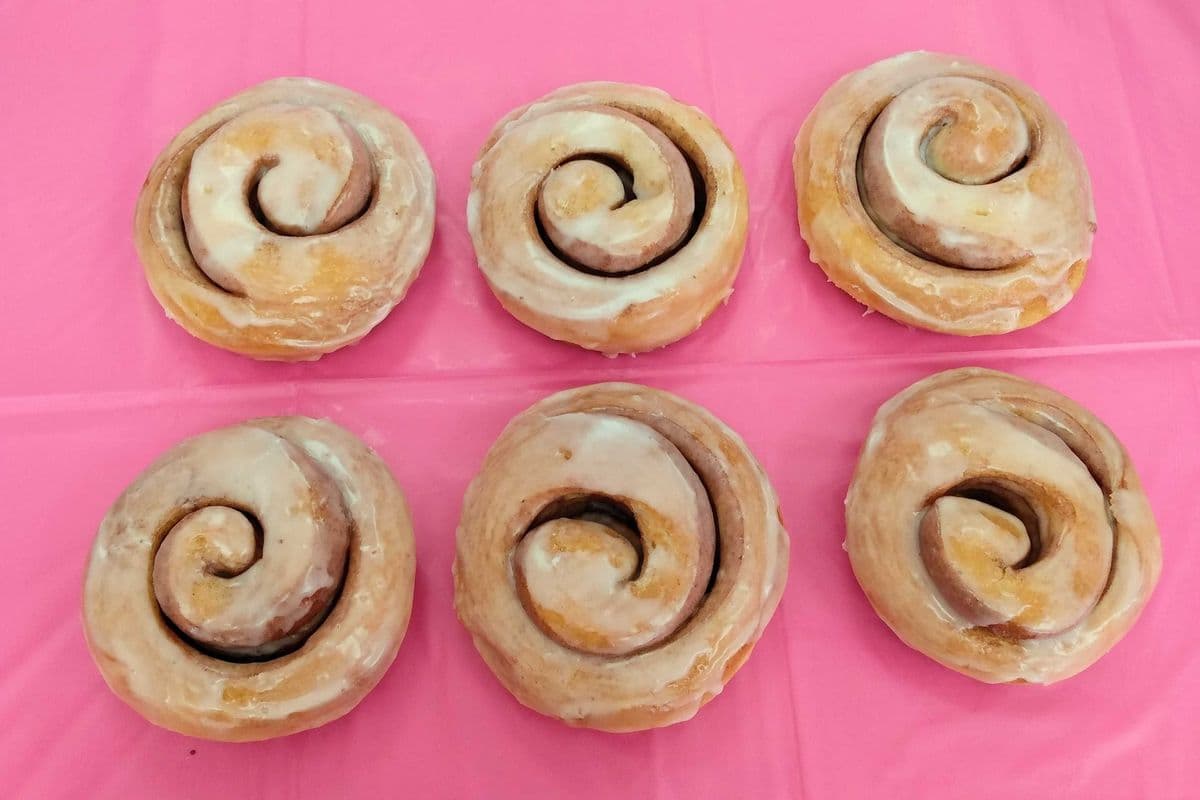 Boîte de 6 mini brioches à la cannelle