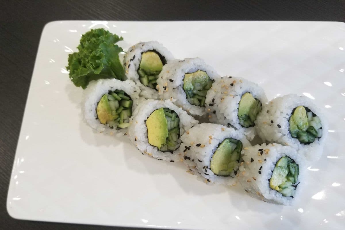 Avo & Cucumber Roll (8pcs)