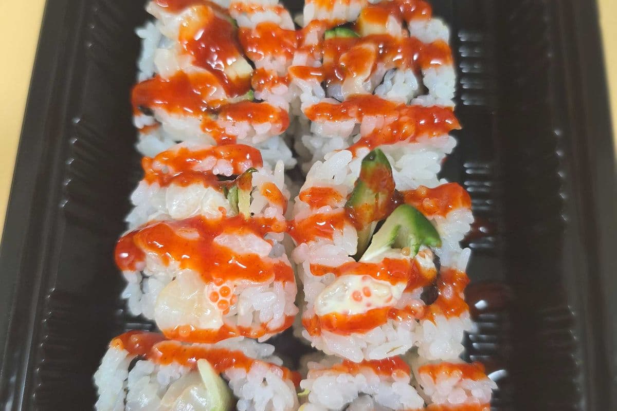 Spicy Chopped Scallop Roll with Fish Roe