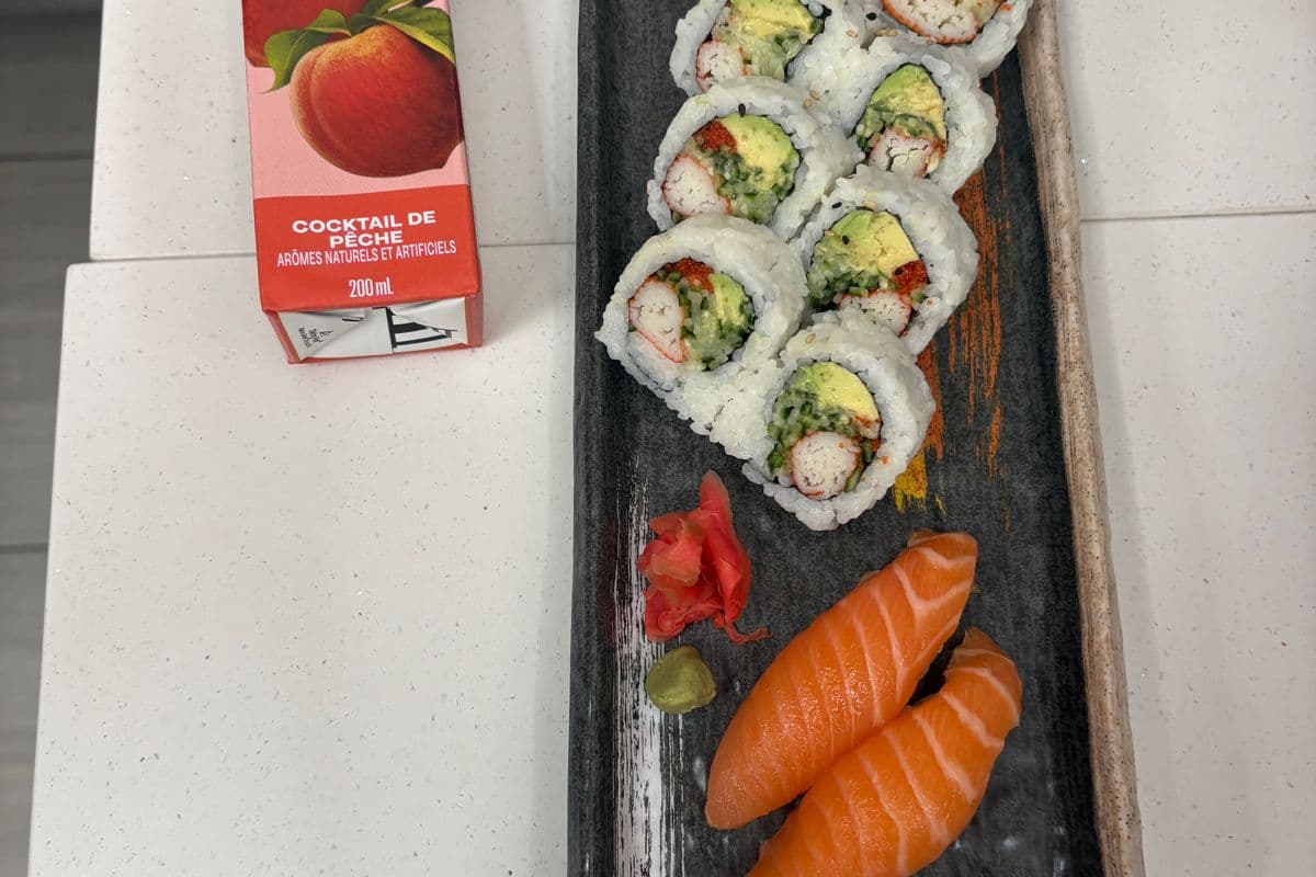 California Roll (8)+Seaweed Salad sushi(2pc)+Juice(200ml)