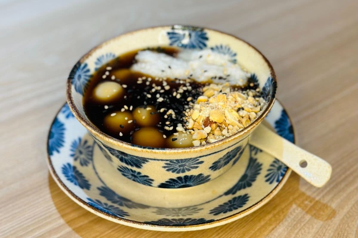 粗红糖坚果酒酿丸子(Fermented Rice Soup with Brown Sugar)
