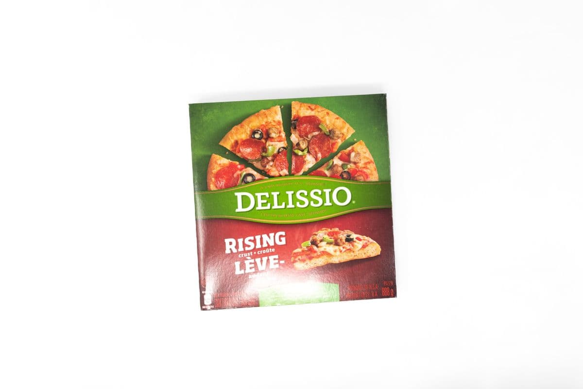 DELISSIO RISING CRUST DELUXE PIZZA (888g) (500 Cal)