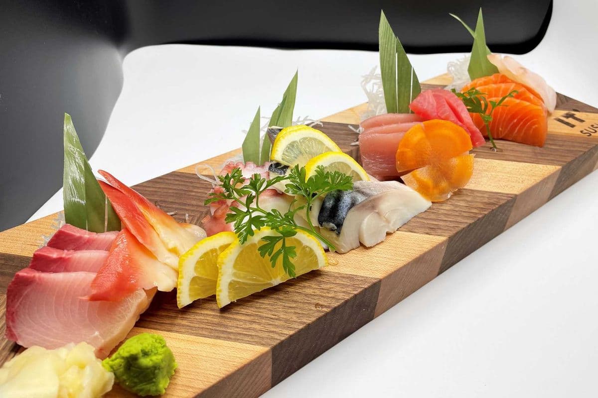 Deluxe Sashimi (24 pcs)