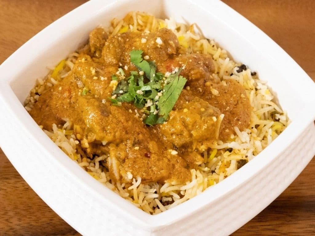 Shahi gosht chicken biryani bucket