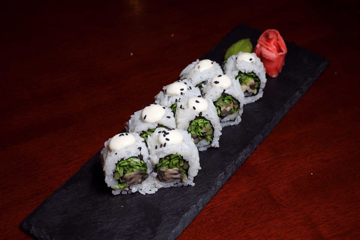 Garlic Mushroom with Lime Aioli Roll (8 pcs)