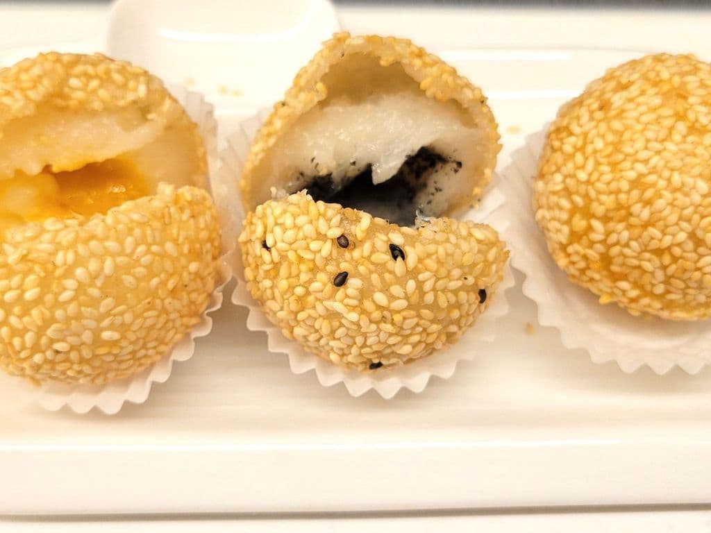 SW7 Assorted Molten Black Sesame & Salted Egg Yolk Balls 流沙麻沙煎堆仔