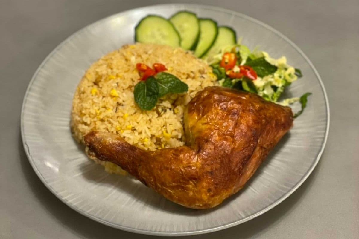 H8 - Crispy Chicken Fried Rice - Cơm Gà Xối Mỡ