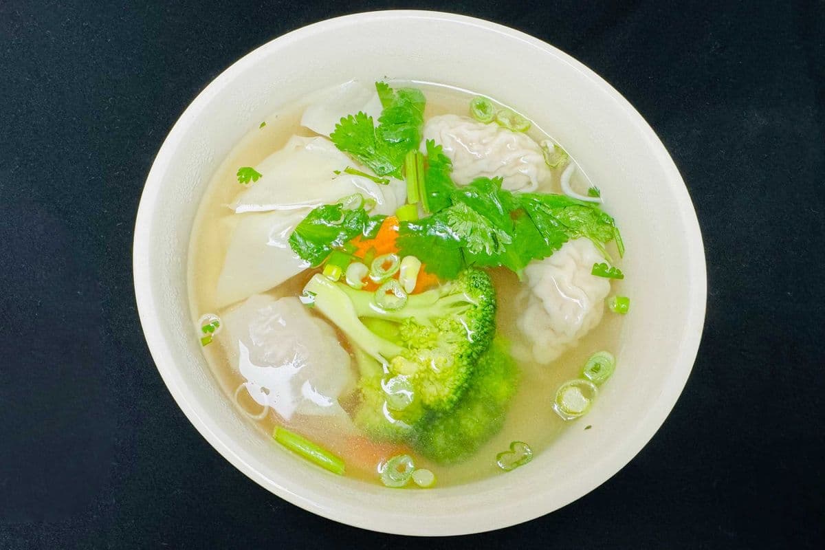 11. Wonton Soup (Súp Hoành Thánh)