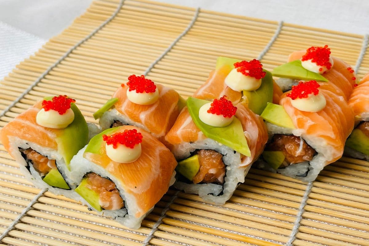 Salmon Rainbow Roll (8 Pcs)