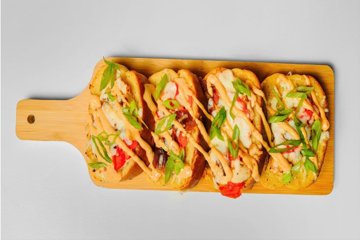 Peri-Peri Chicken Loaded Garlic Bread (4pcs)