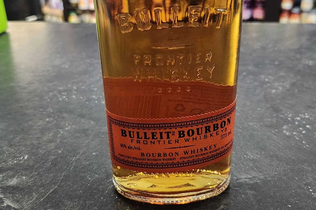 Bulleit Bourbon Frontier Whiskey (375 ml) (1 x 750ml)