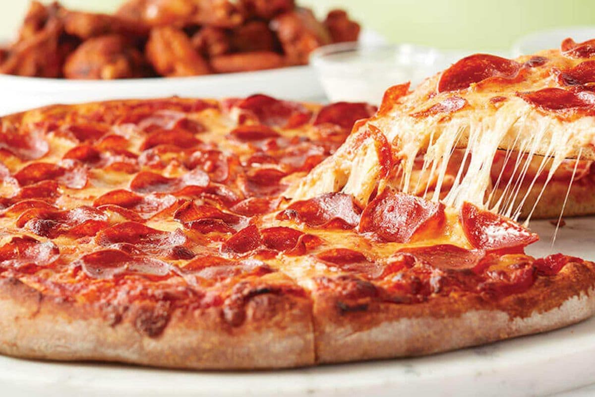 12" Medium Pizza and 1 lb Wings