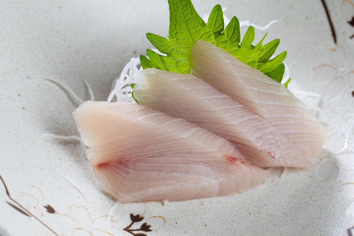 B09. Hamachi Sashimi