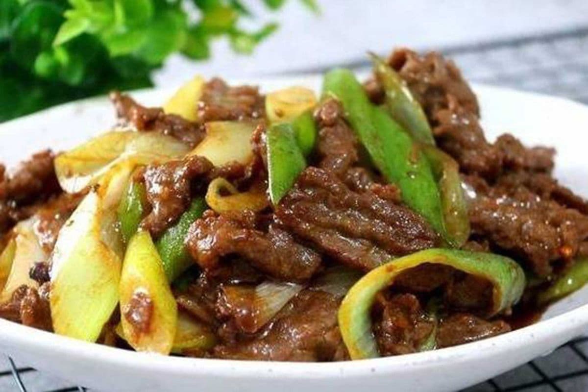 5. Stir Fried Beef with Green Onion(葱爆牛肉)