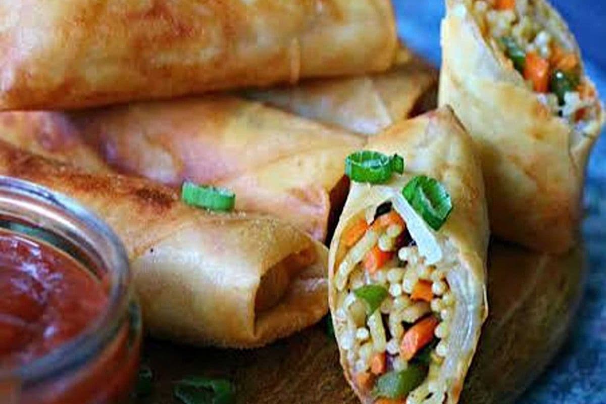 Spring Rolls Filled With Noodles & Vegetables (10Pcs)