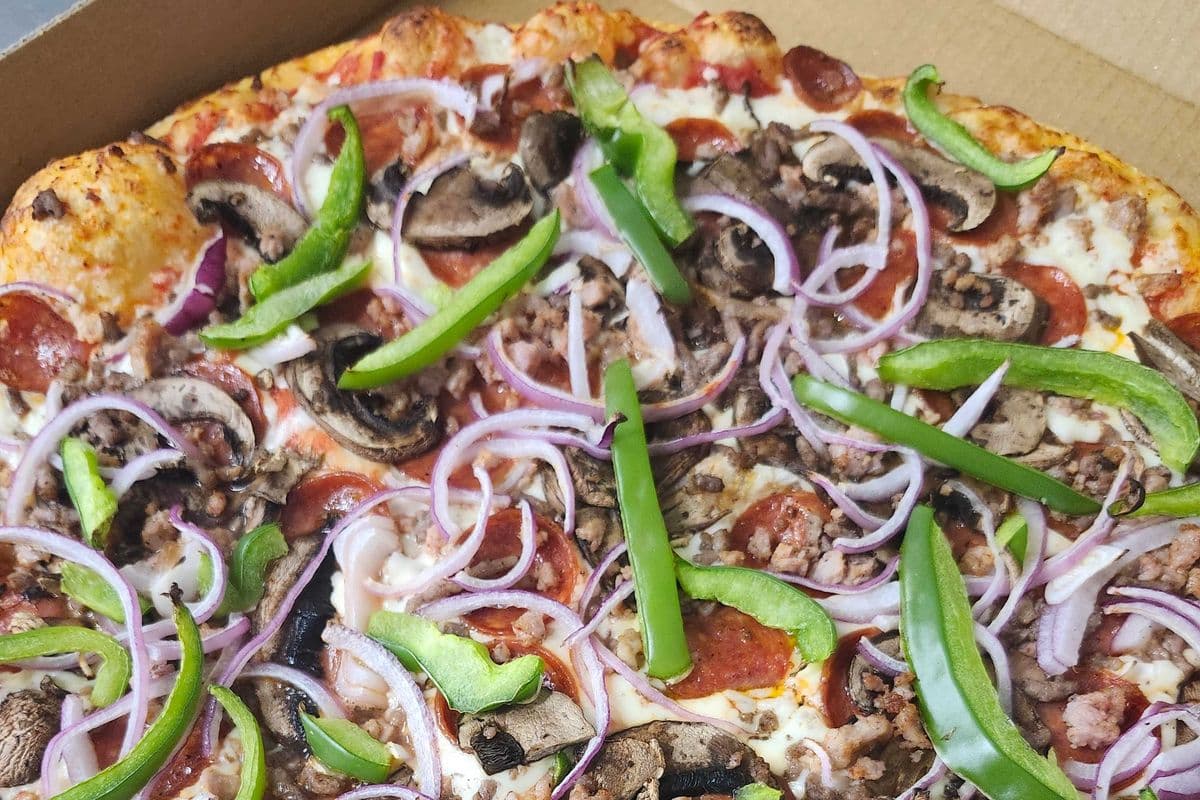 18. 16" Extra Large Supreme Pizza